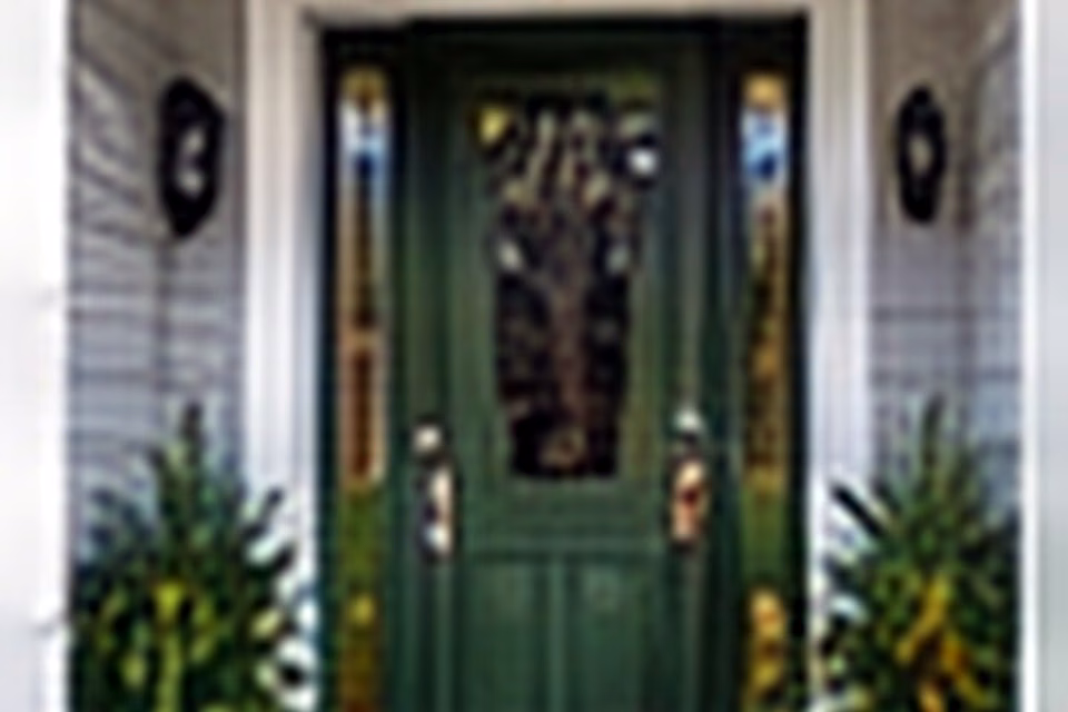 Old Front Door to Stunning First Impression: A Simple Entry Upgrade